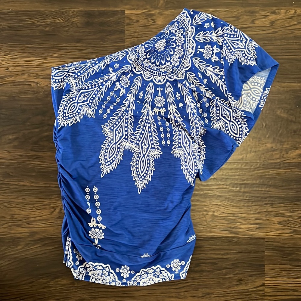 Studio Y one shoulder top